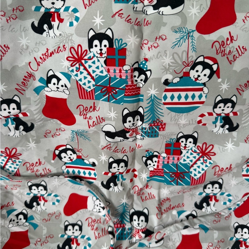 2 Christmas style Scrub tops - Picture 4 of 4